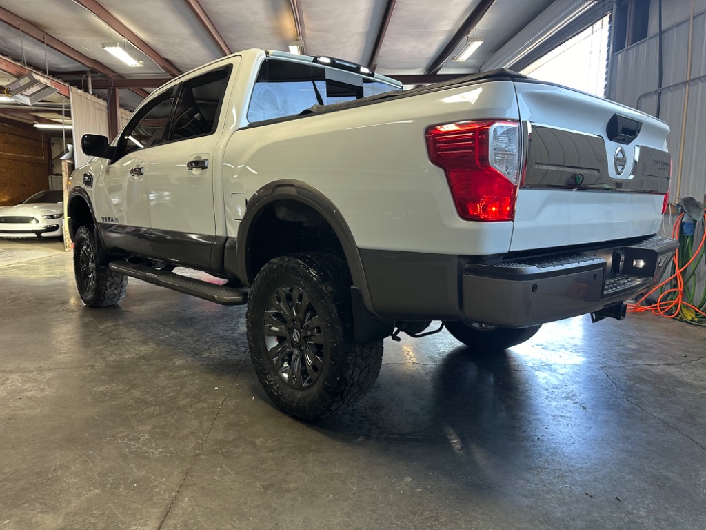 2017 Nissan Titan Platinum photo