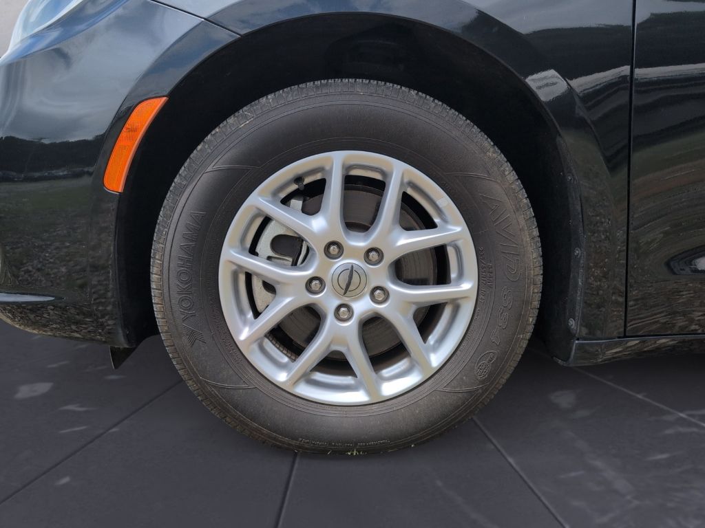 2023 Chrysler Pacifica - $25,000