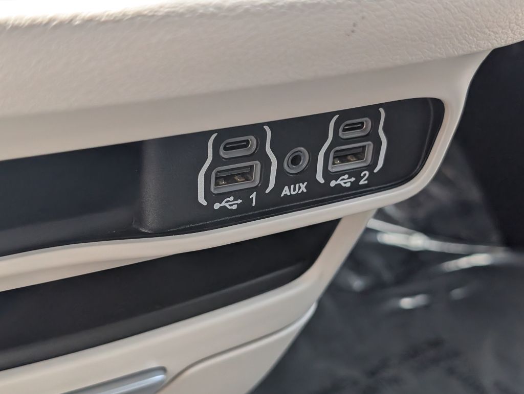 2023 Chrysler Pacifica - $25,000