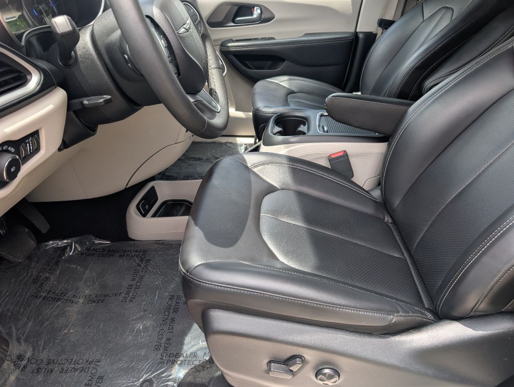 2023 Chrysler Pacifica - $25,000