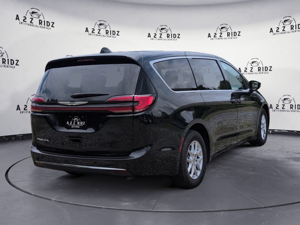 2023 Chrysler Pacifica - $25,000