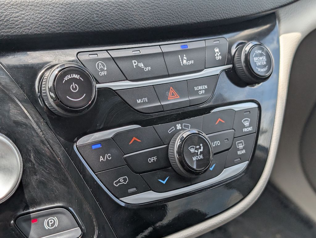 2023 Chrysler Pacifica - $25,000
