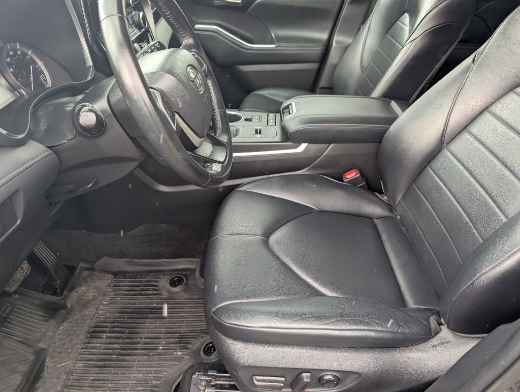2022 Toyota Highlander - $37,500