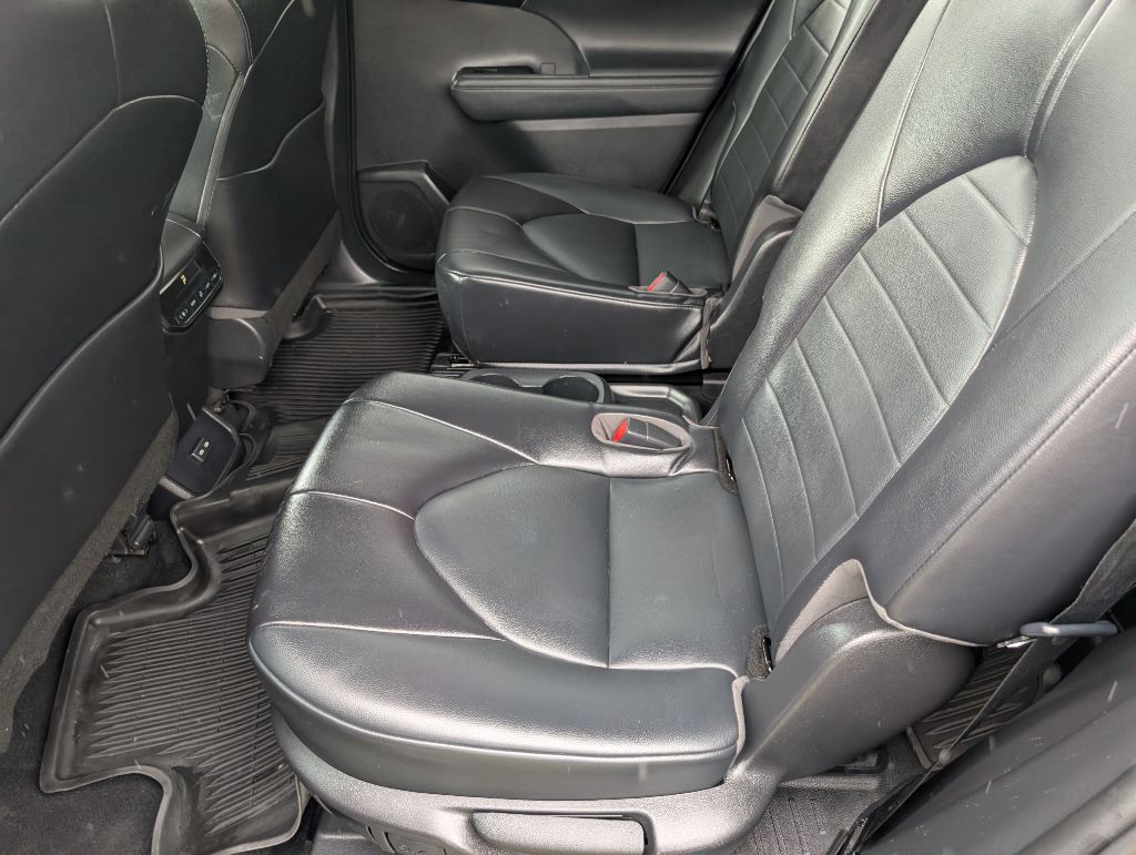 2022 Toyota Highlander - $37,500