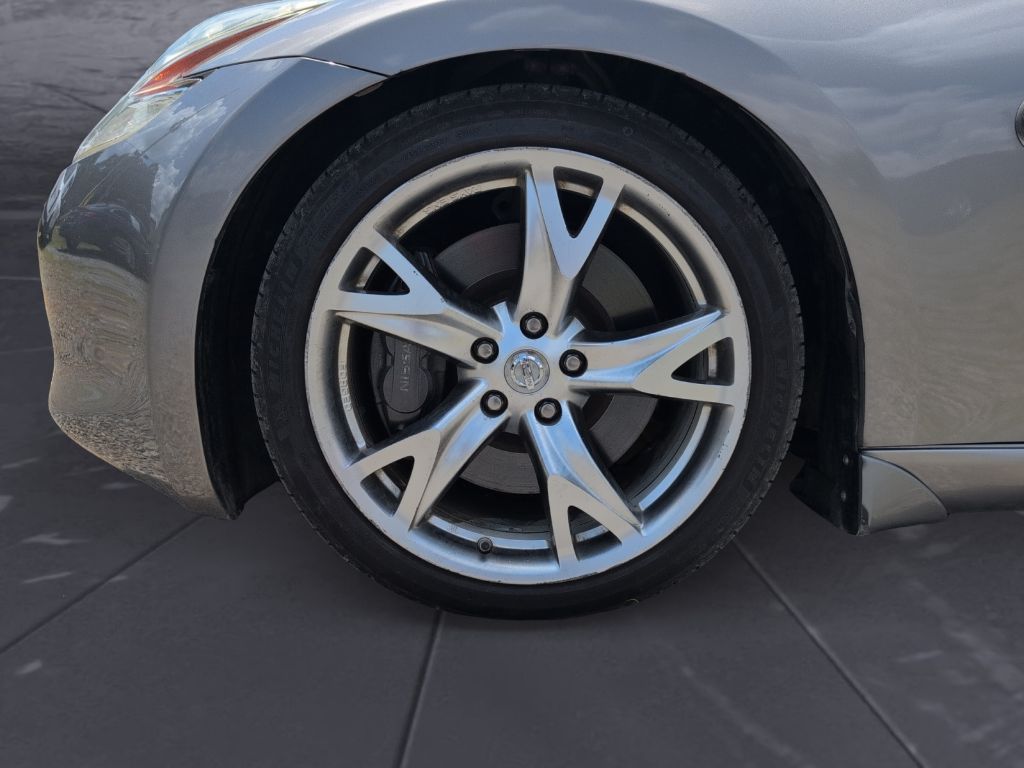 2009 Nissan 370Z - $12,800