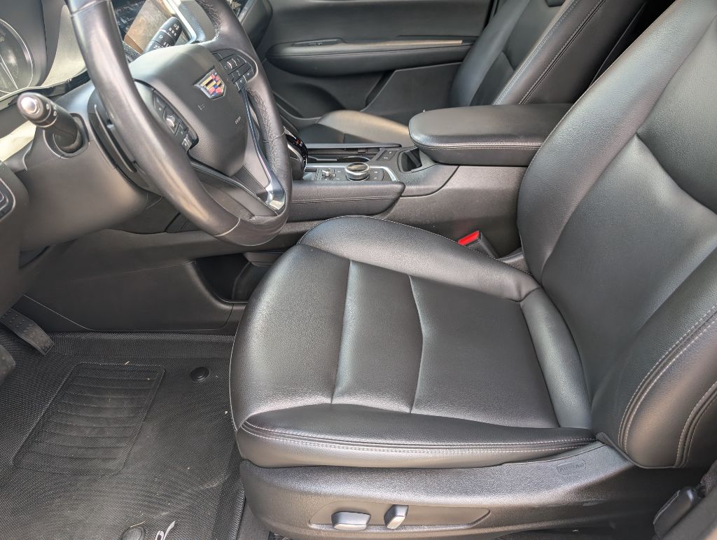 2022 Cadillac XT6 - $29,400