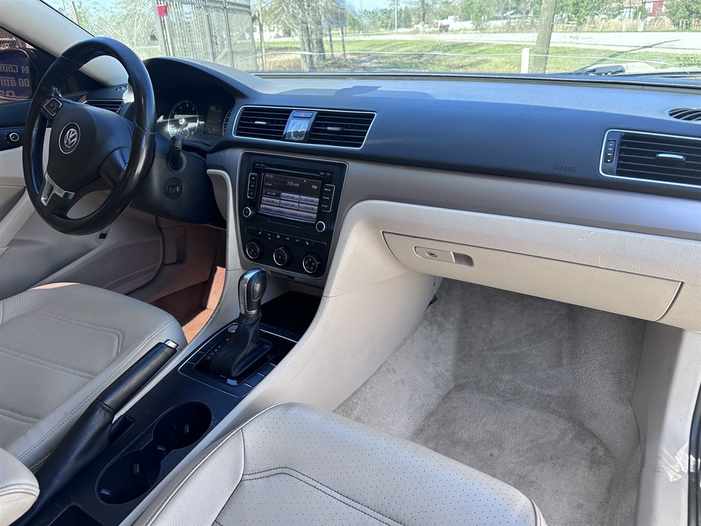 2015 Volkswagen Passat Limited Edition photo