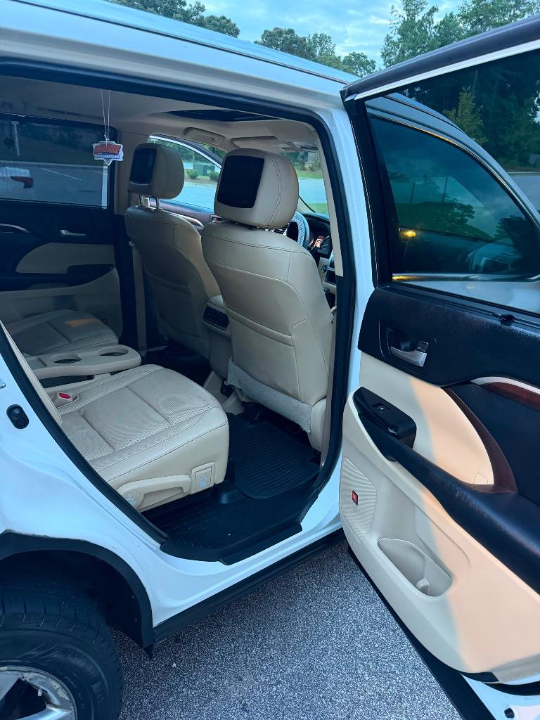 2015 Toyota Highlander - $16,495