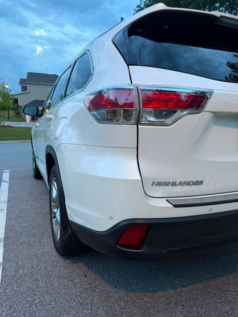 2015 Toyota Highlander - $16,495