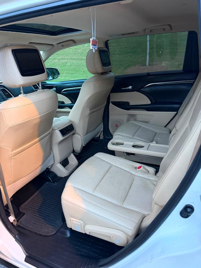 2015 Toyota Highlander - $16,495