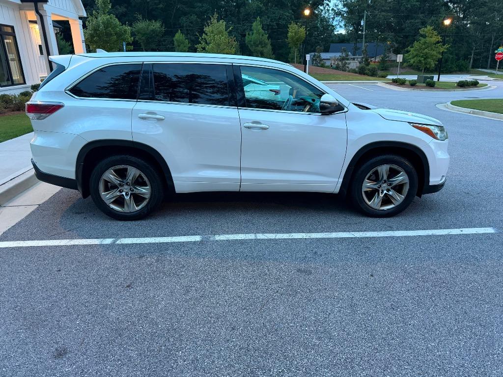 2015 Toyota Highlander - $16,495