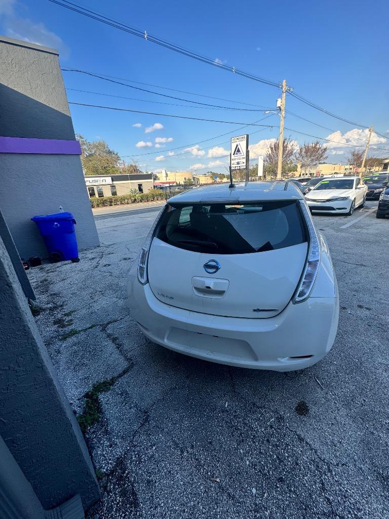 2015 Nissan LEAF S photo