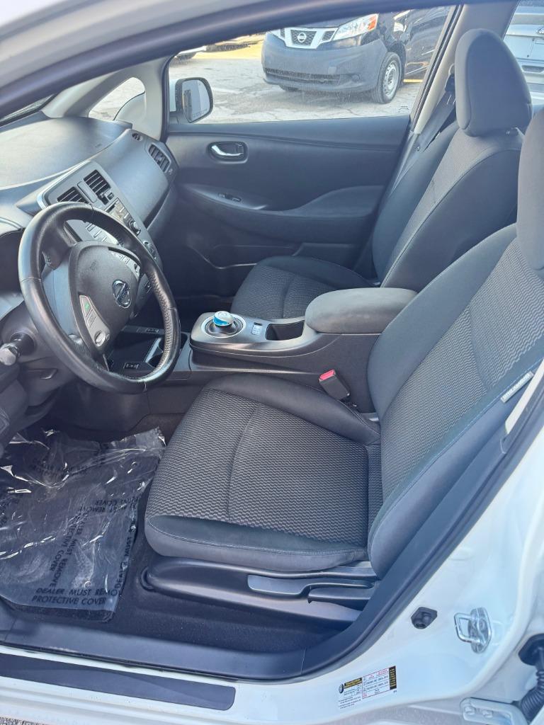 2015 Nissan LEAF S photo