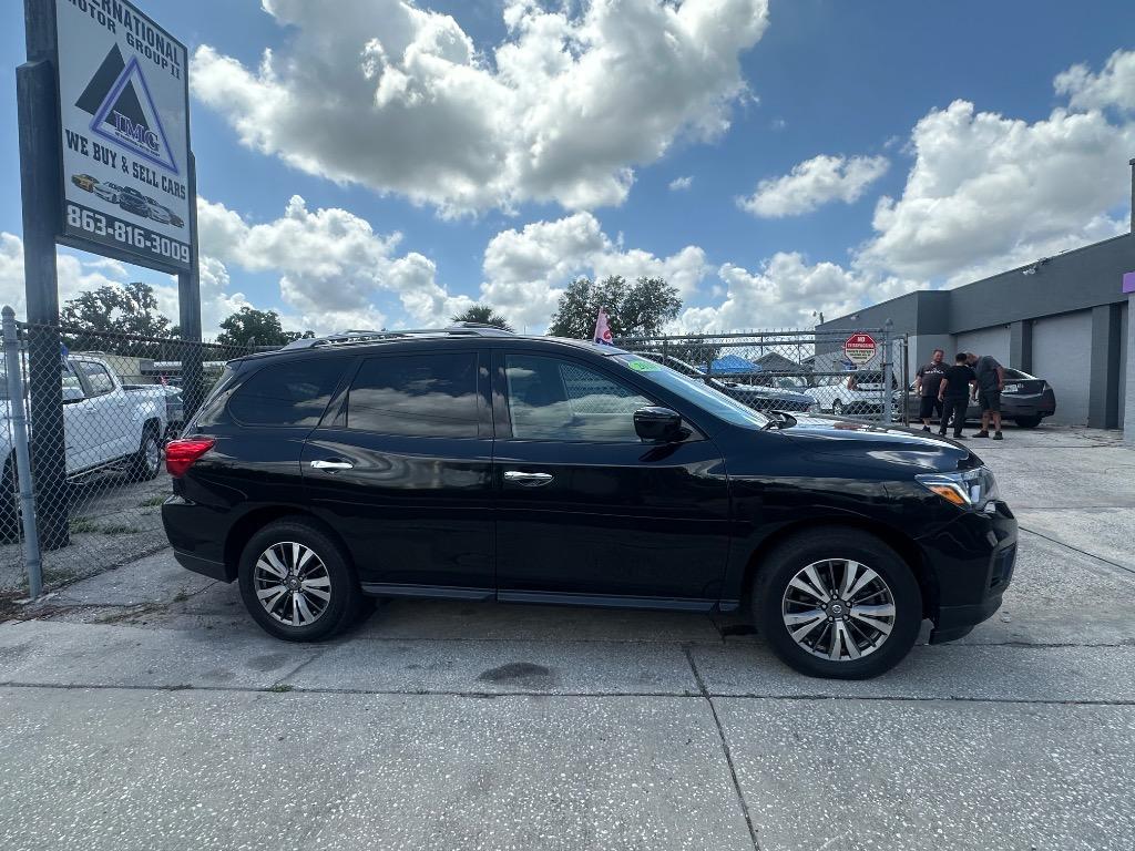 2020 Nissan Pathfinder SV photo