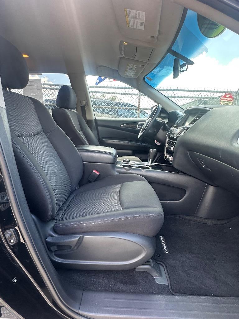 2020 Nissan Pathfinder SV photo