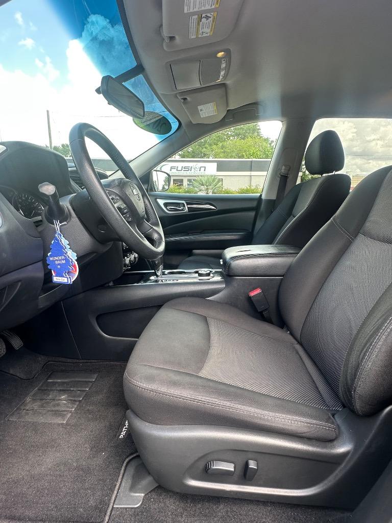 2020 Nissan Pathfinder SV photo