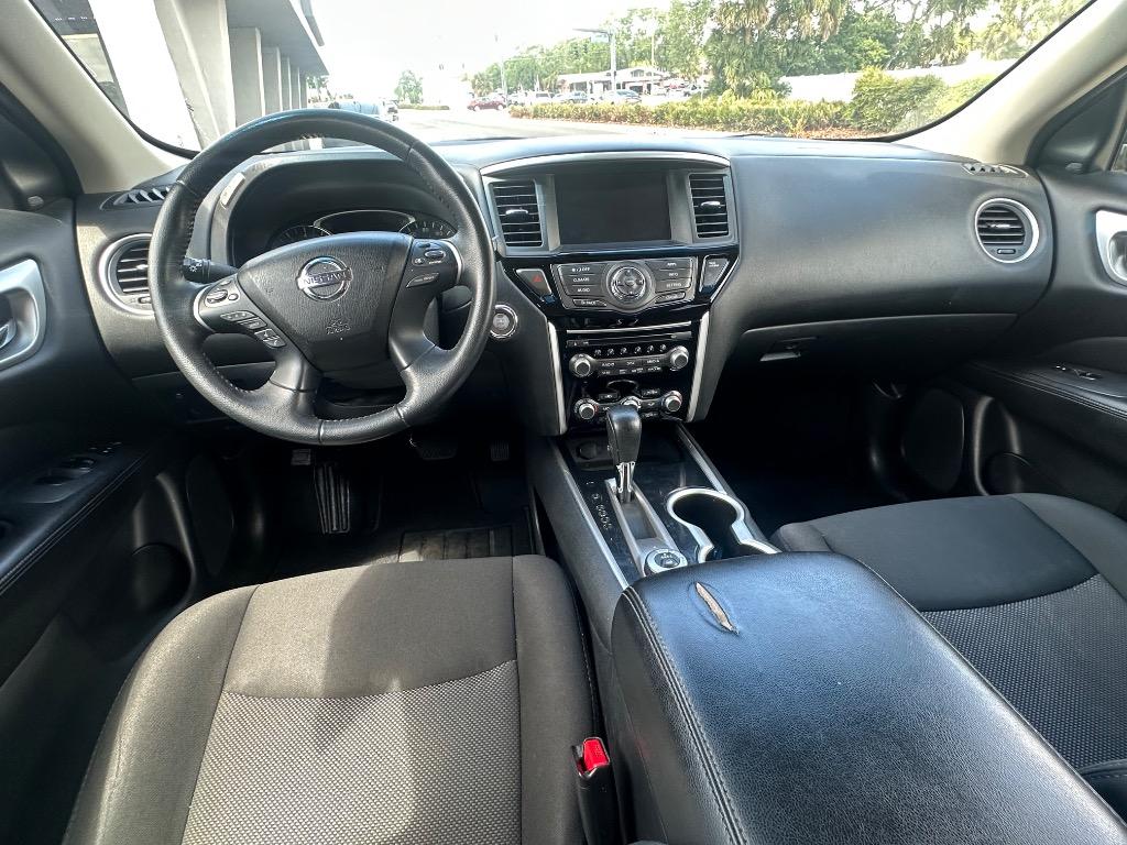 2020 Nissan Pathfinder SV photo