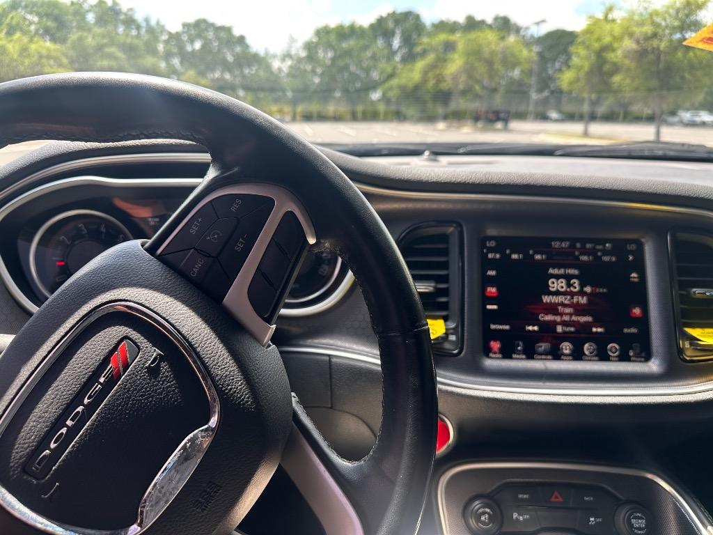 2016 Dodge Challenger SXT photo