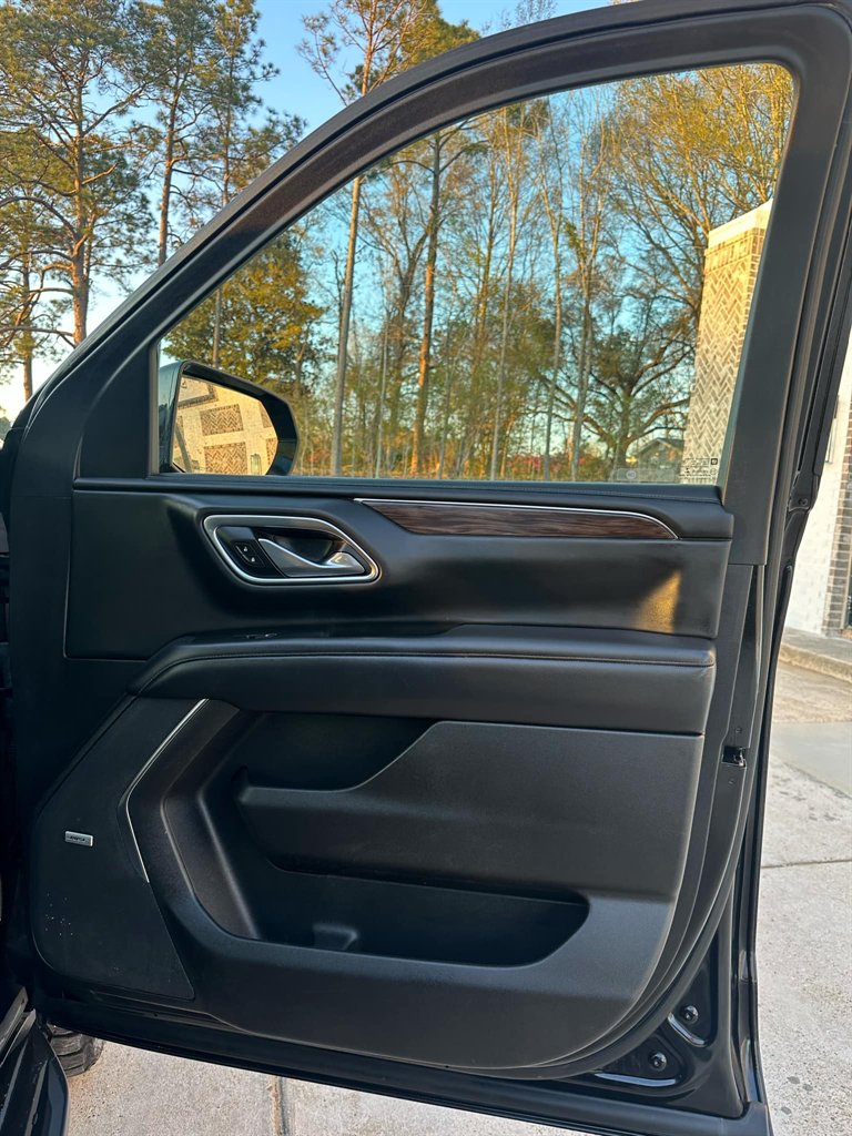 2021 Chevrolet Suburban 1500 LT photo