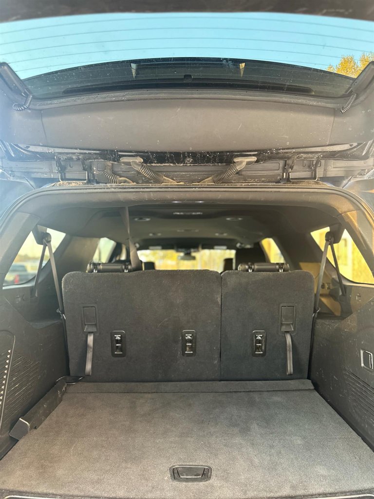 2021 Chevrolet Suburban 1500 LT photo