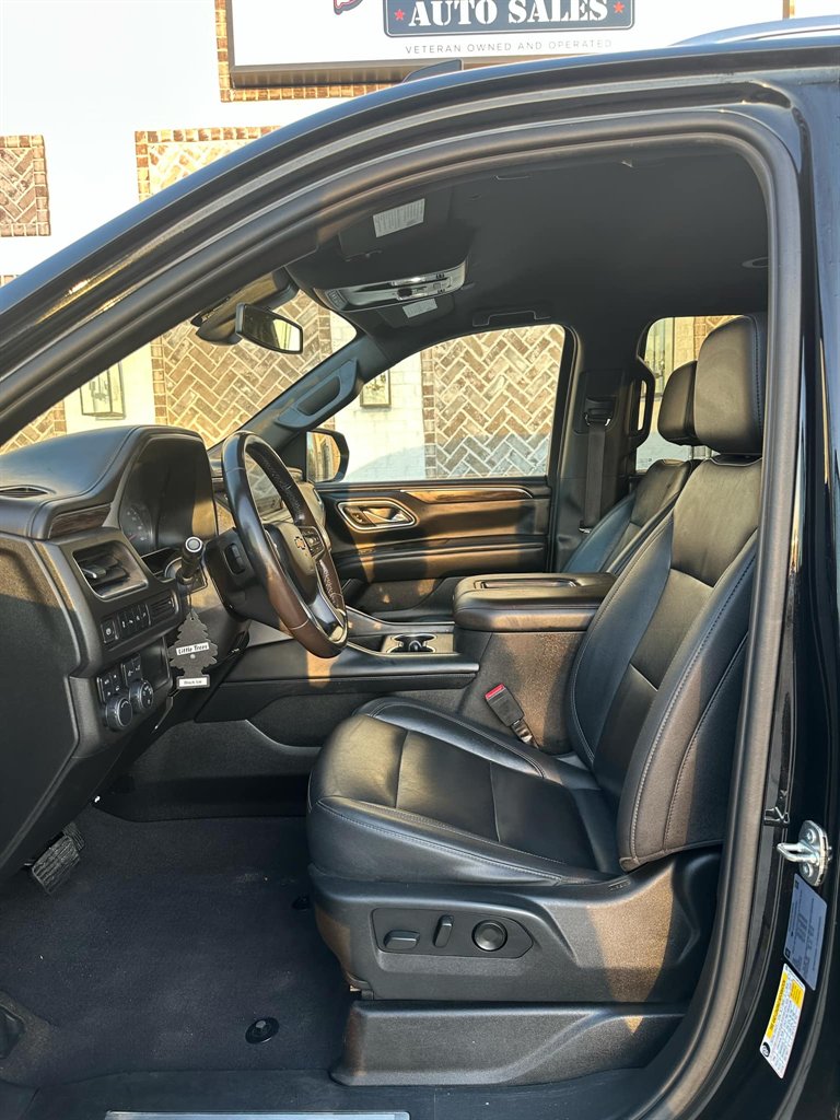 2021 Chevrolet Suburban 1500 LT photo