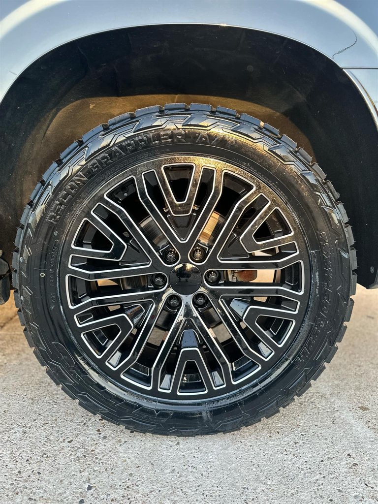 2021 Chevrolet Suburban 1500 LT photo