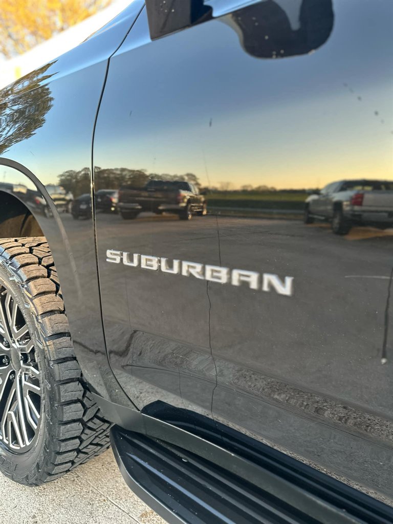 2021 Chevrolet Suburban 1500 LT photo