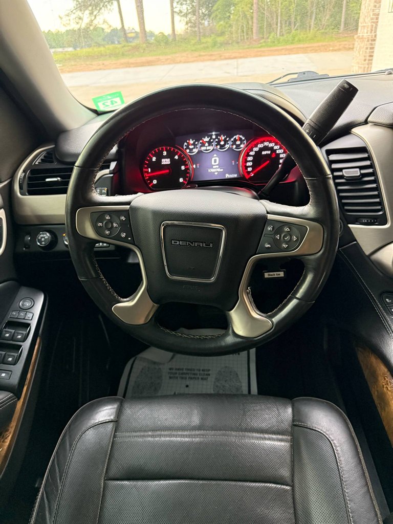 2016 GMC Yukon XL 1500 Denali photo