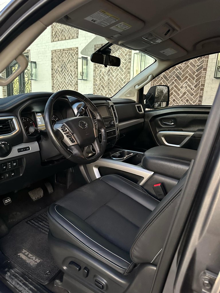 2019 Nissan Titan PRO-4x photo