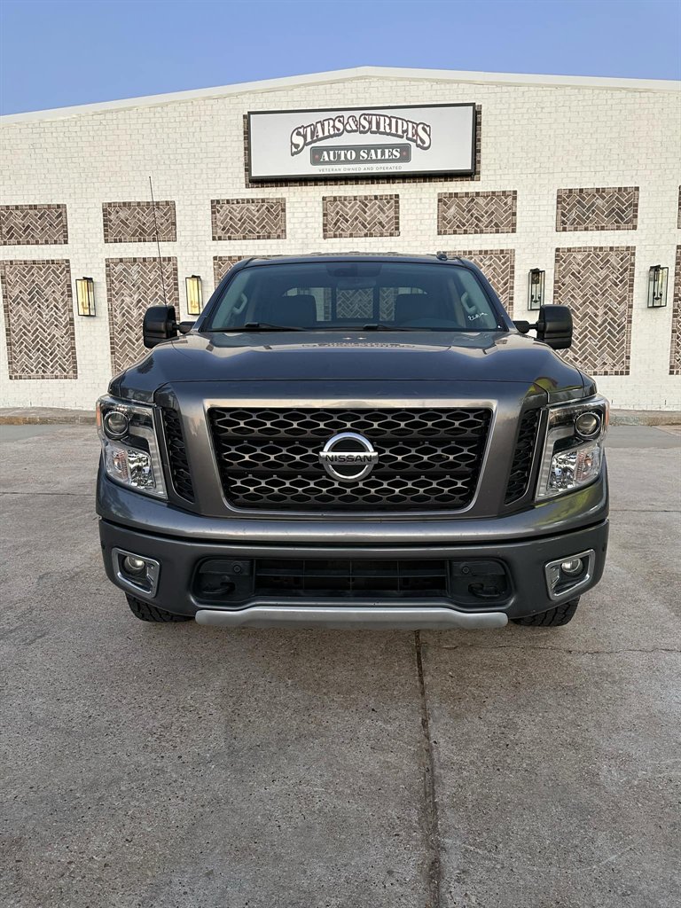 2019 Nissan Titan PRO-4x photo