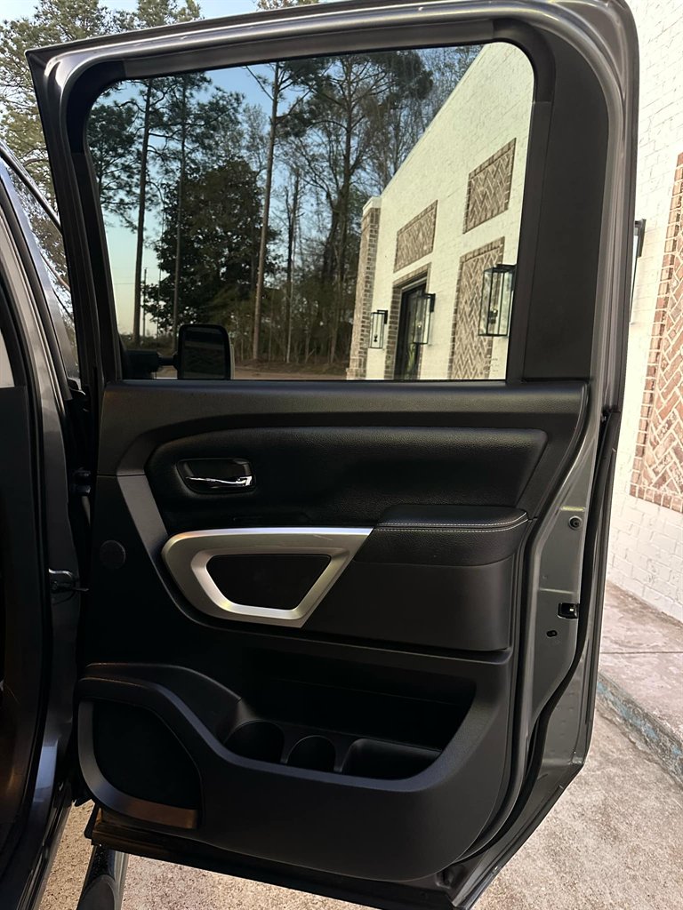 2019 Nissan Titan PRO-4x photo