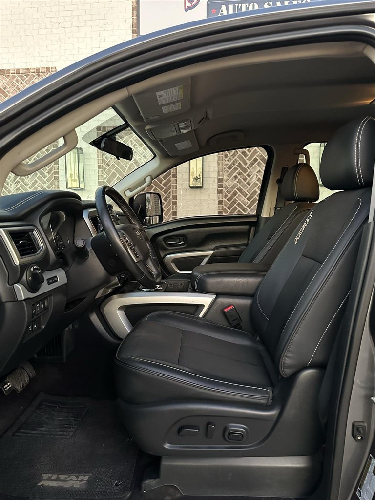 2019 Nissan Titan PRO-4x photo