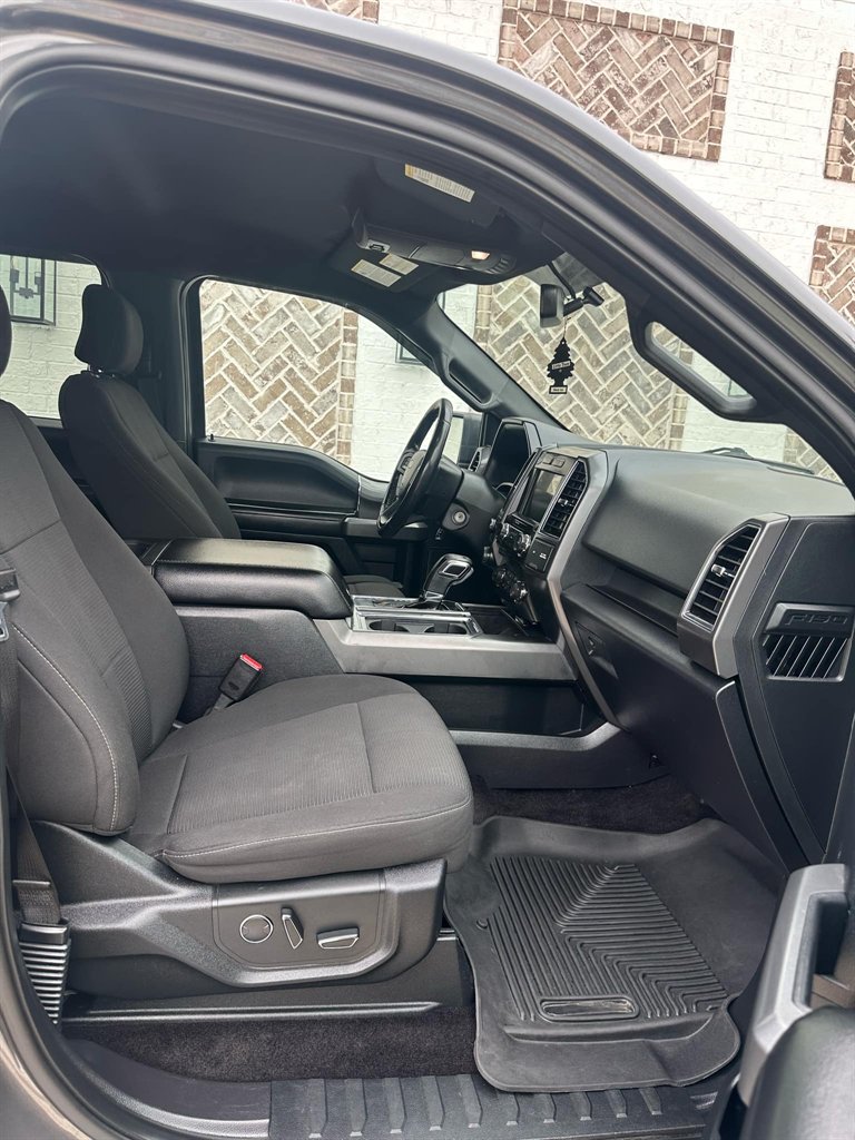 2017 Ford F150 XLT photo