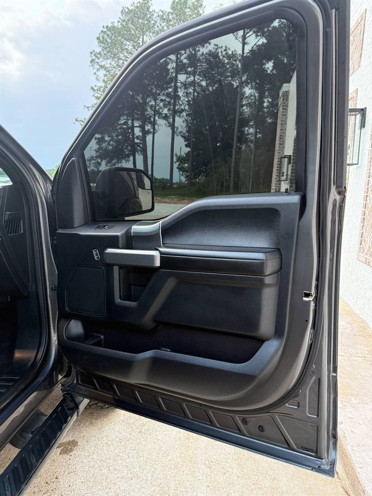 2017 Ford F150 XLT photo