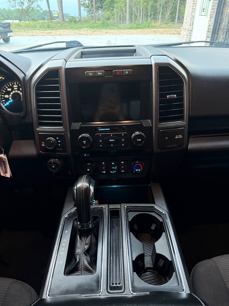 2017 Ford F150 XLT photo