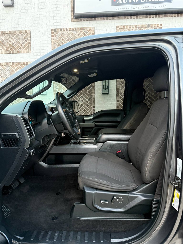 2017 Ford F150 XLT photo