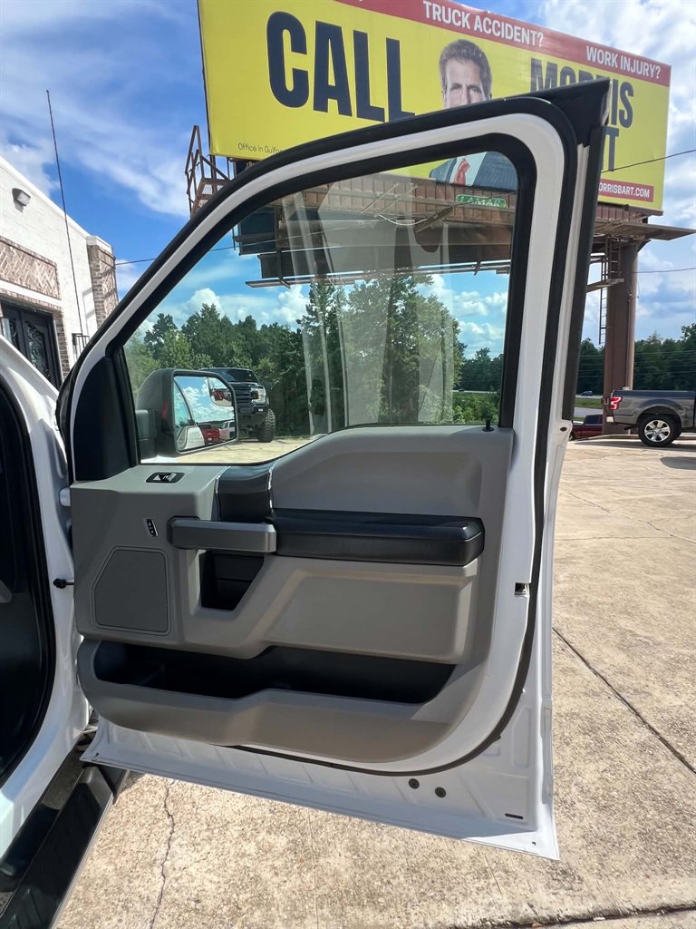 2019 Ford F150 - $28,900