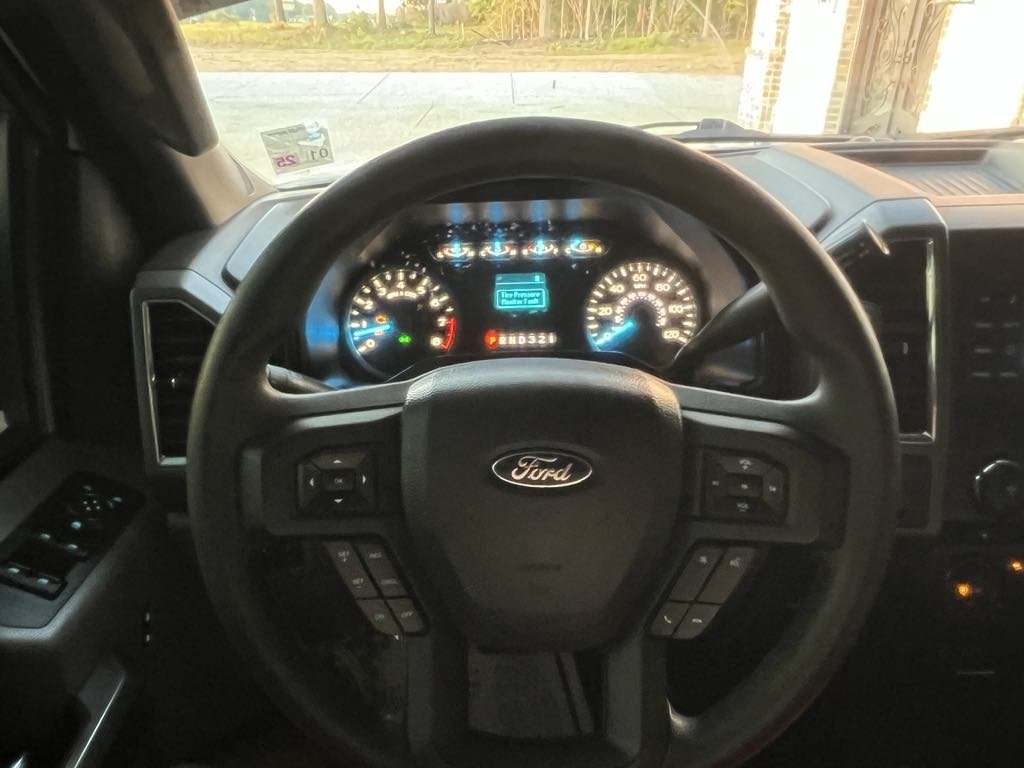 2015 Ford F150 XLT photo