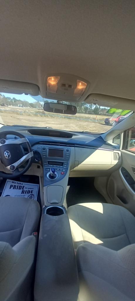 2014 Toyota Prius One photo