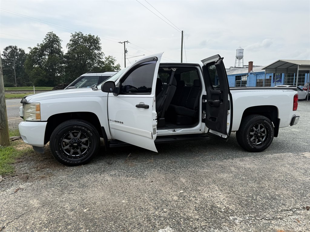 2007 Chevrolet Silverado - $9,500