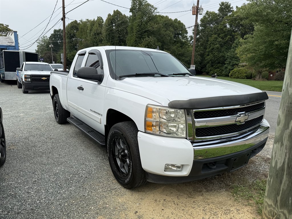 2007 Chevrolet Silverado - $9,500