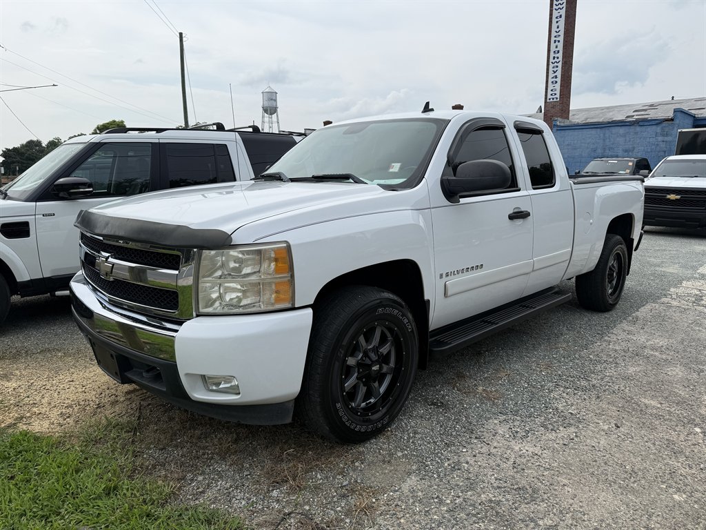 2007 Chevrolet Silverado - $9,500