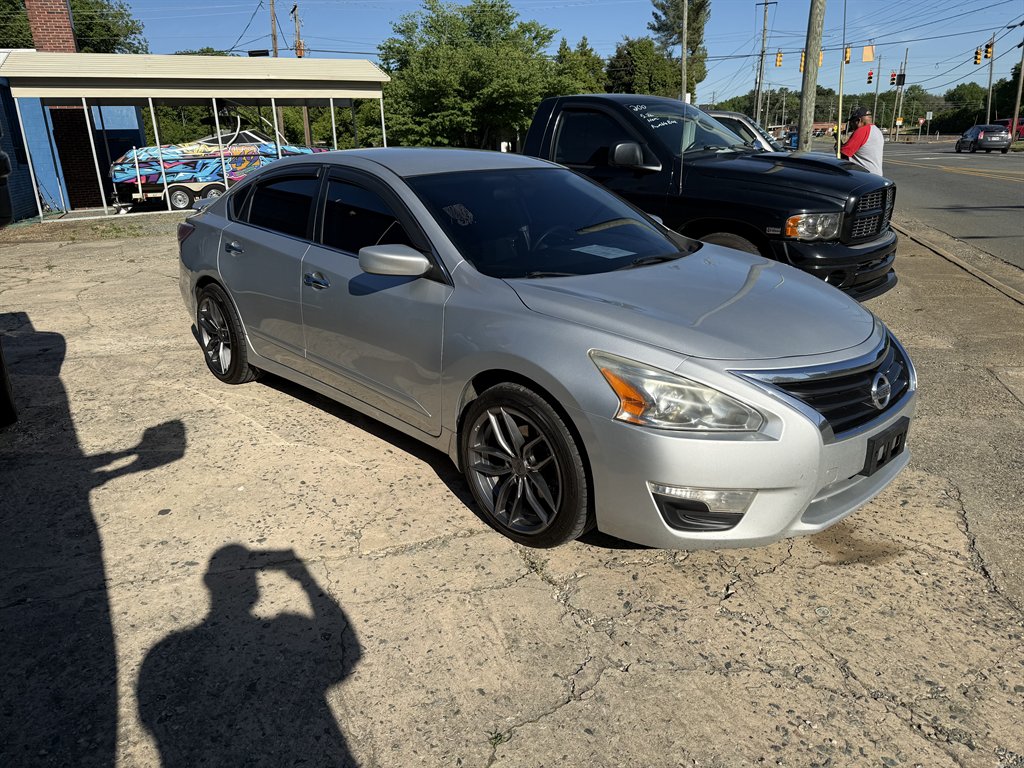 2015 Nissan Altima - $5,995