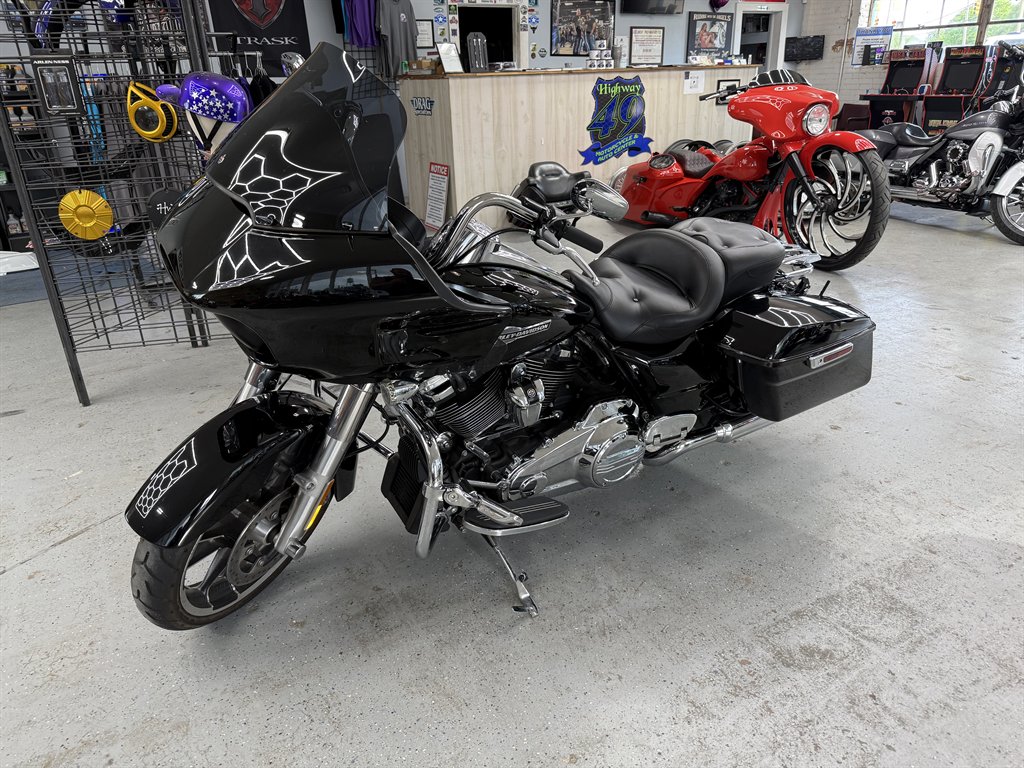 2021 Harley-davidson Road Glide - $16,995