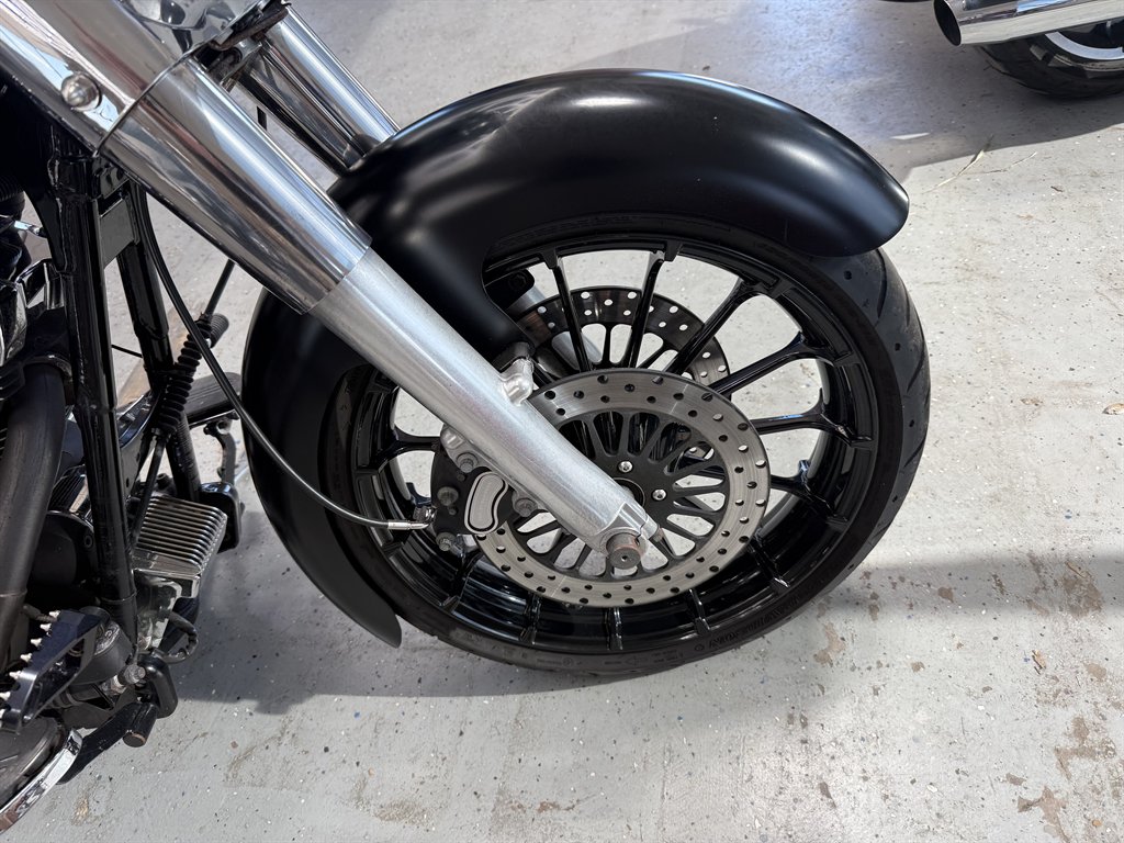 2007 Harley Davidson Road King - $7,195