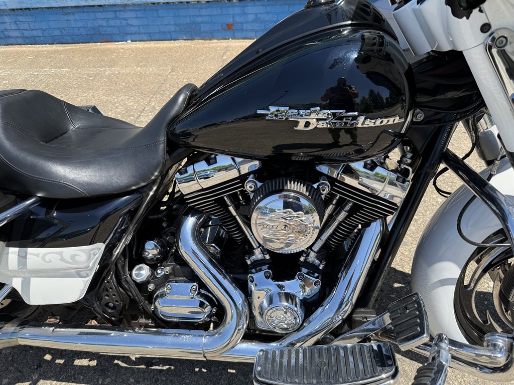 2013 Harley Davidson Ultra Limited  - $8,500