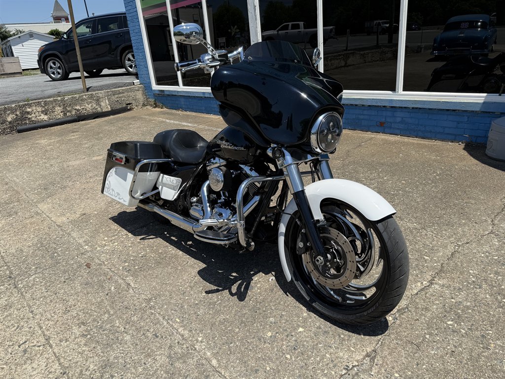2013 Harley Davidson Ultra Limited  - $8,500
