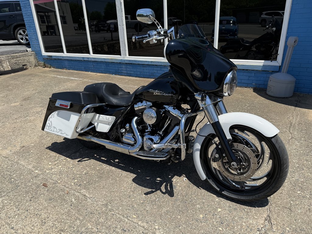 2013 Harley Davidson Ultra Limited  - $8,500