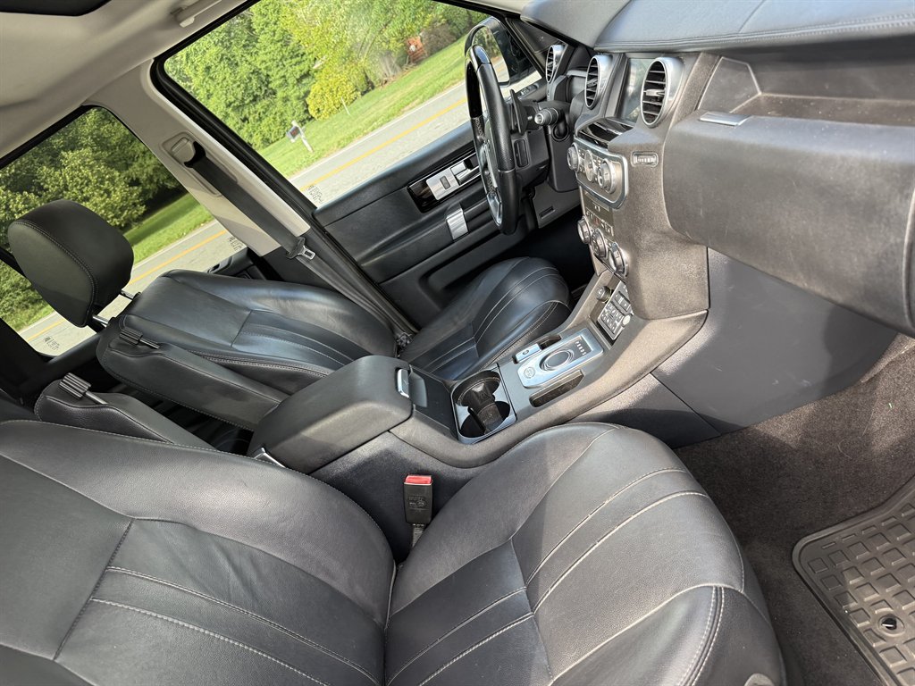 2016 Land Rover LR4 - $10,500