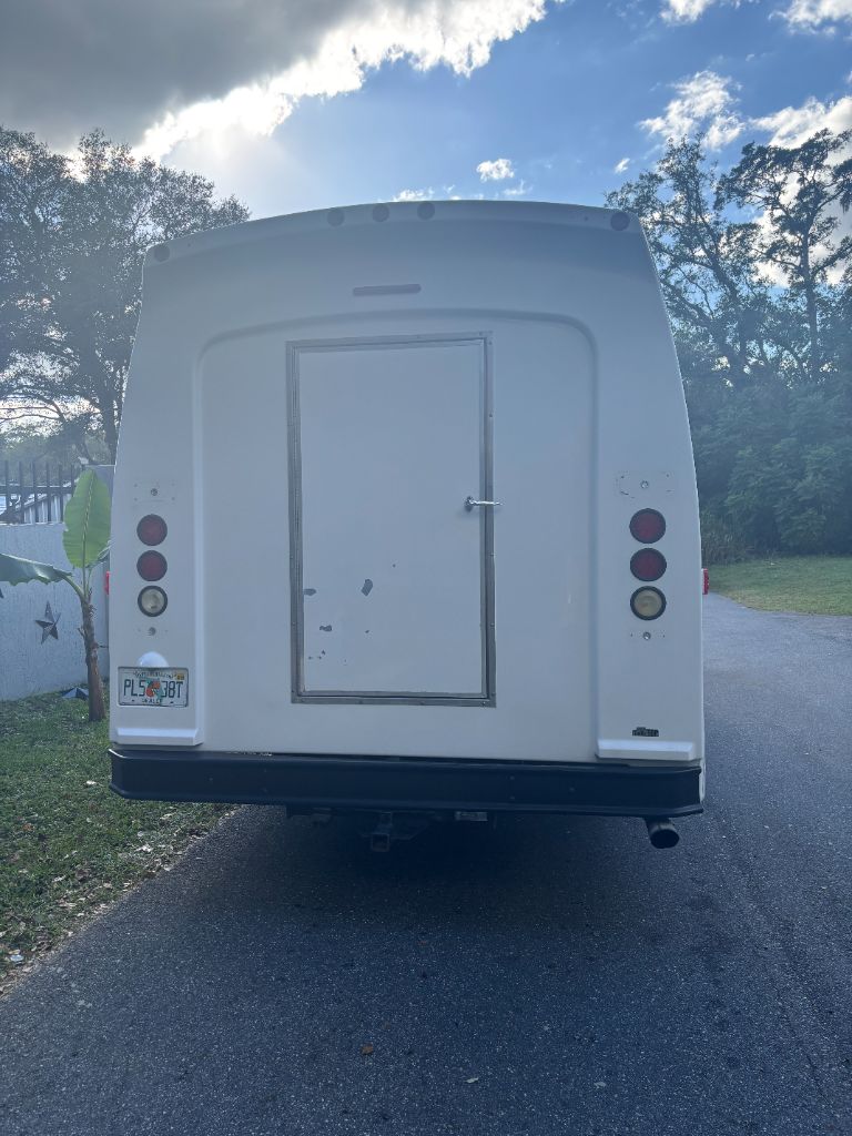 2005 Ford E-450 - $10,000